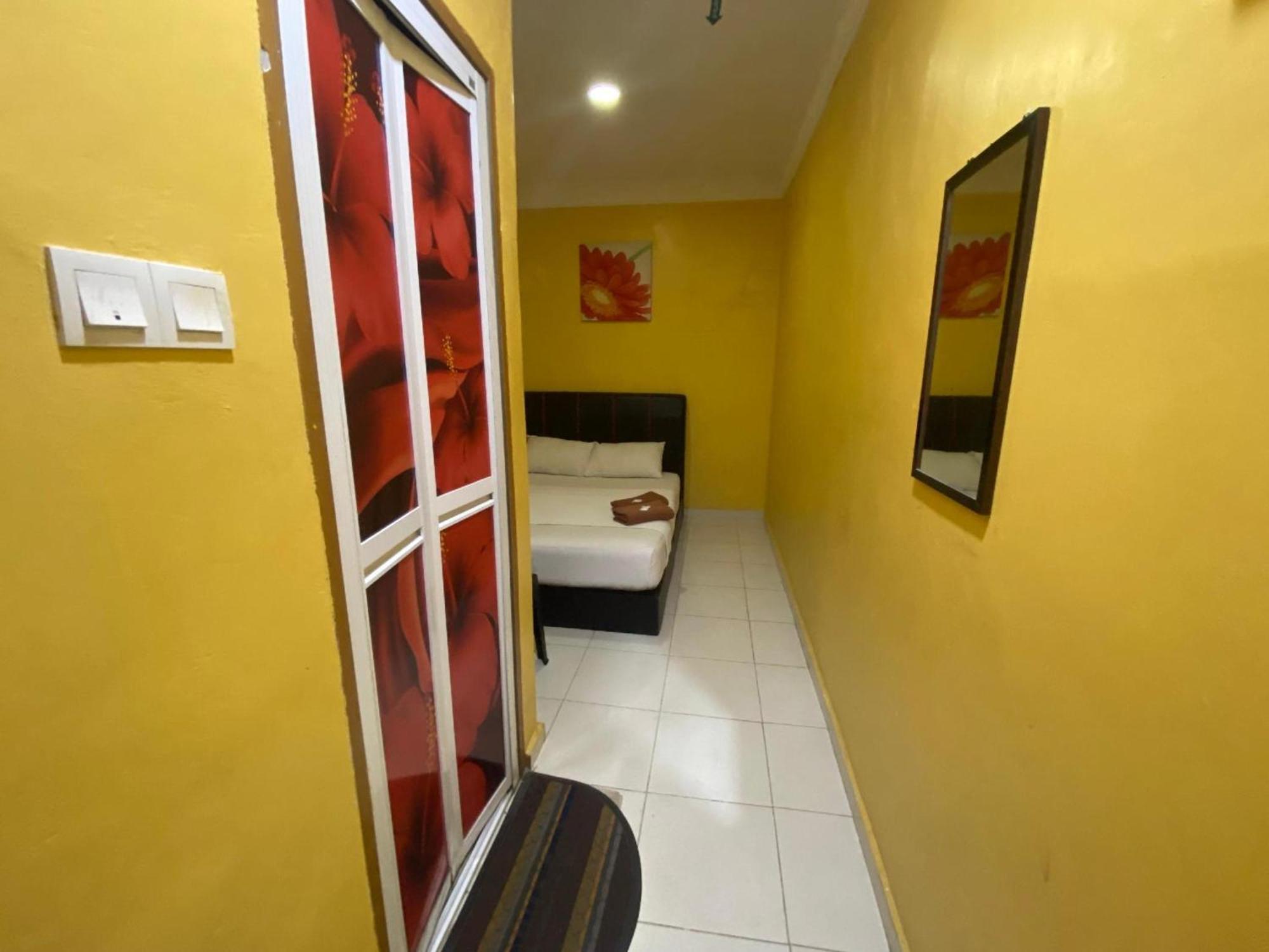 Oyo 91065 Hotel De Anjung Muadzam Shah 外观 照片