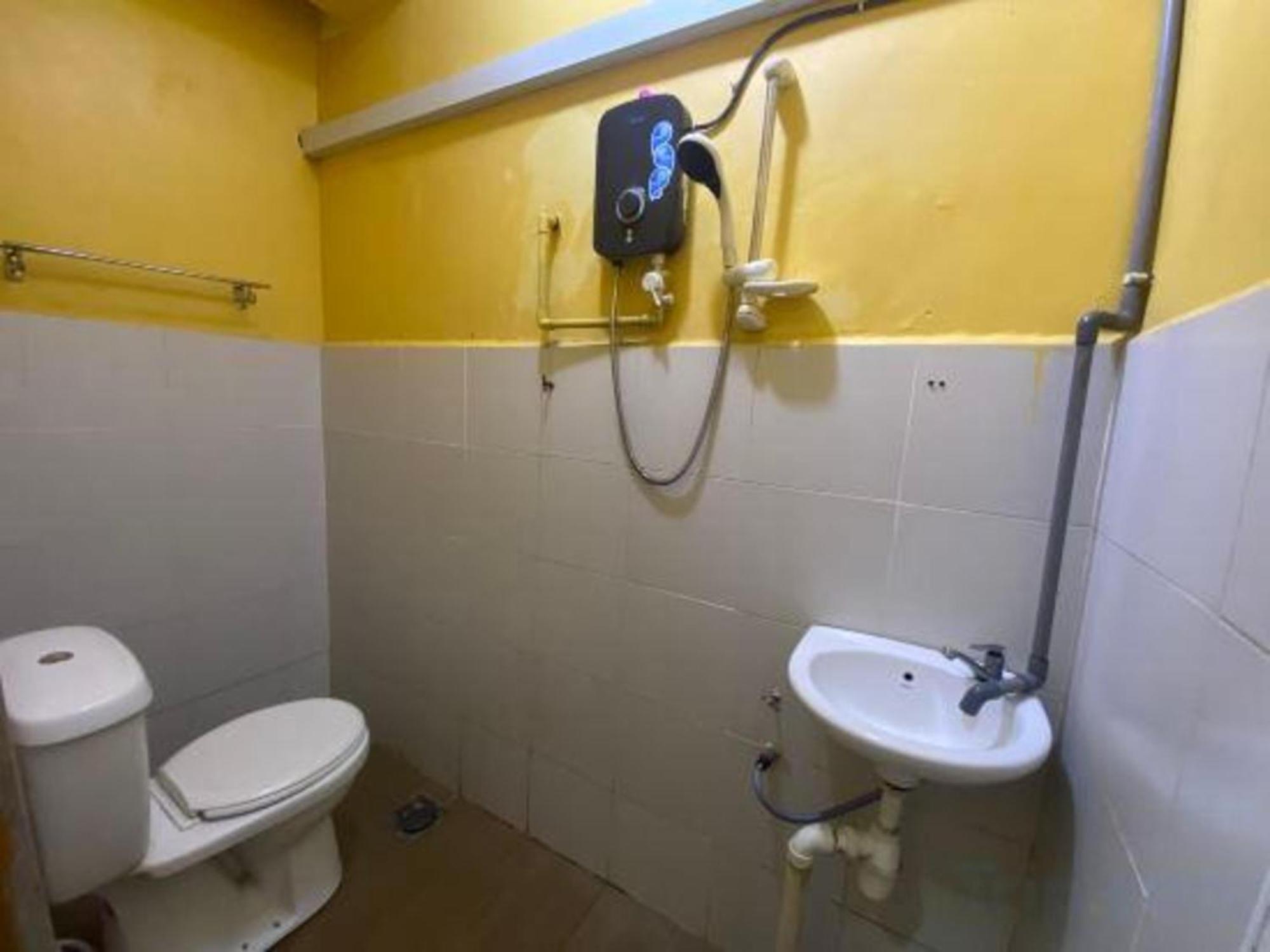 Oyo 91065 Hotel De Anjung Muadzam Shah 外观 照片