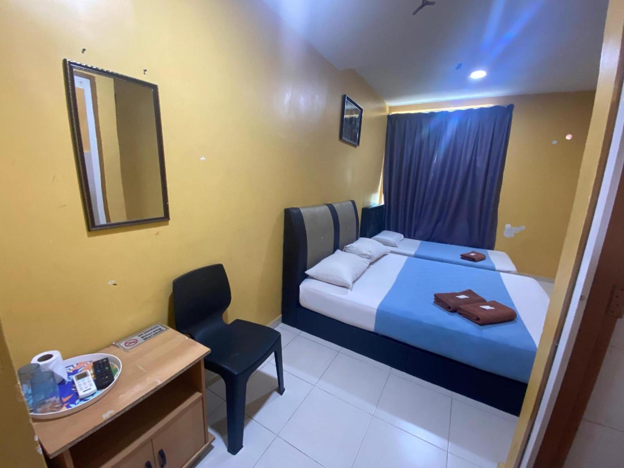 Oyo 91065 Hotel De Anjung Muadzam Shah 外观 照片