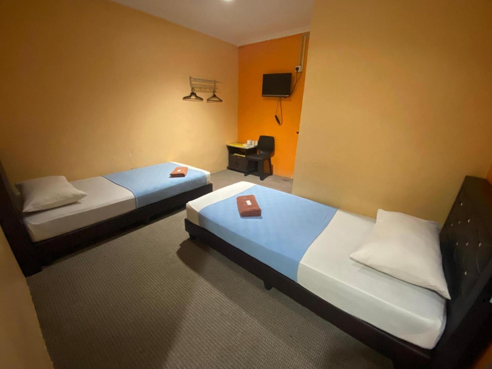 Oyo 91065 Hotel De Anjung Muadzam Shah 外观 照片