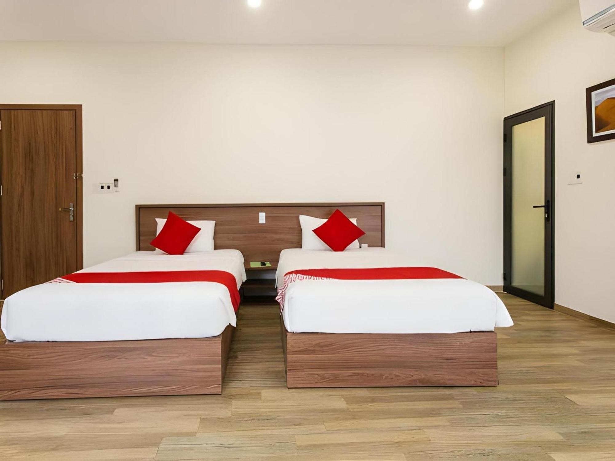 Oyo 91065 Hotel De Anjung Muadzam Shah 外观 照片