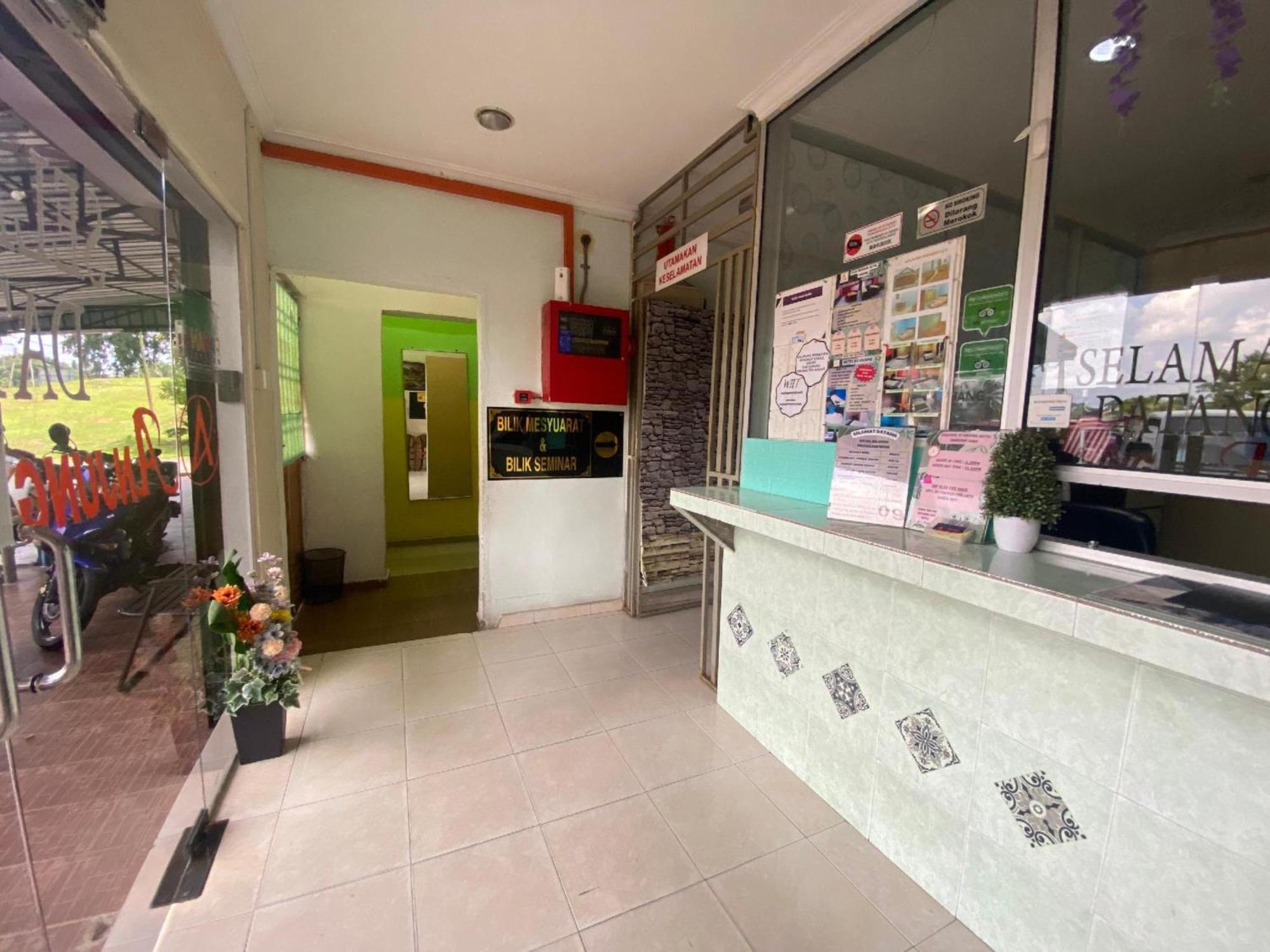 Oyo 91065 Hotel De Anjung Muadzam Shah 外观 照片